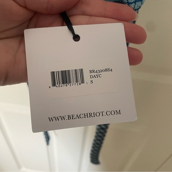 NWT Beach Riot Blue Daydream Chevron Geometric Swimsuit Bikini Top Small - Picture 3 of 7